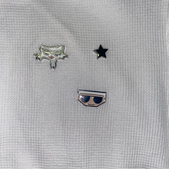 Karl Lagerfeld Paris Size Small Grey Waffle Knit 3/4 Puff Sleeve Pin Accent Top - Picture 5 of 8